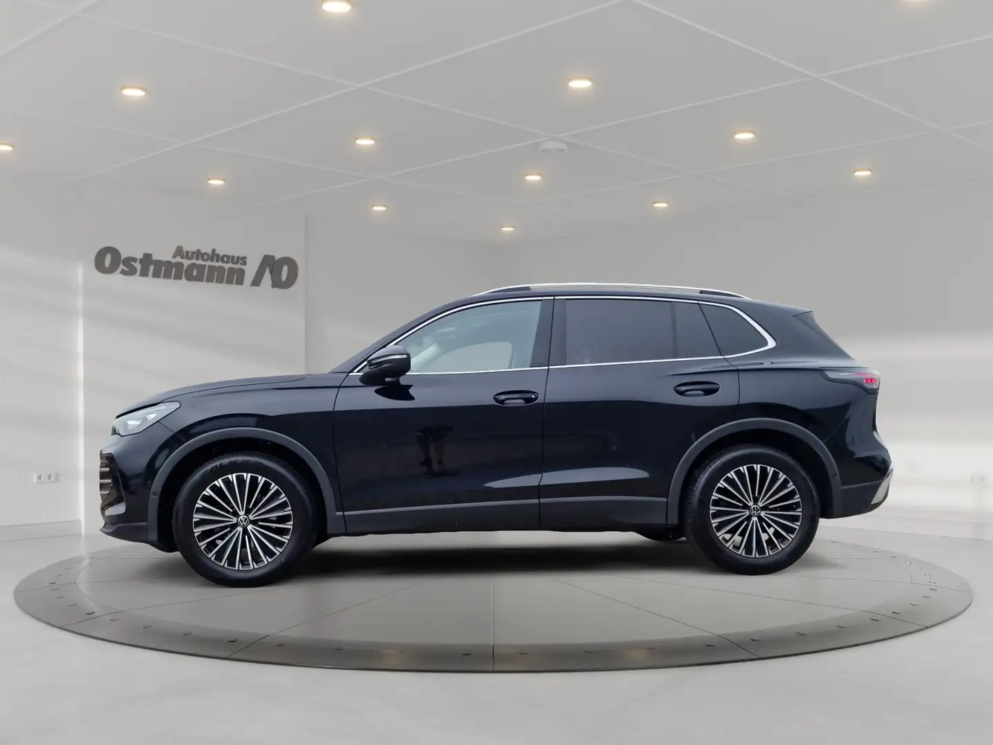Volkswagen Tiguan 1.5 eTSI W Elegance Massage 360 KeyLess Schwarz - 2