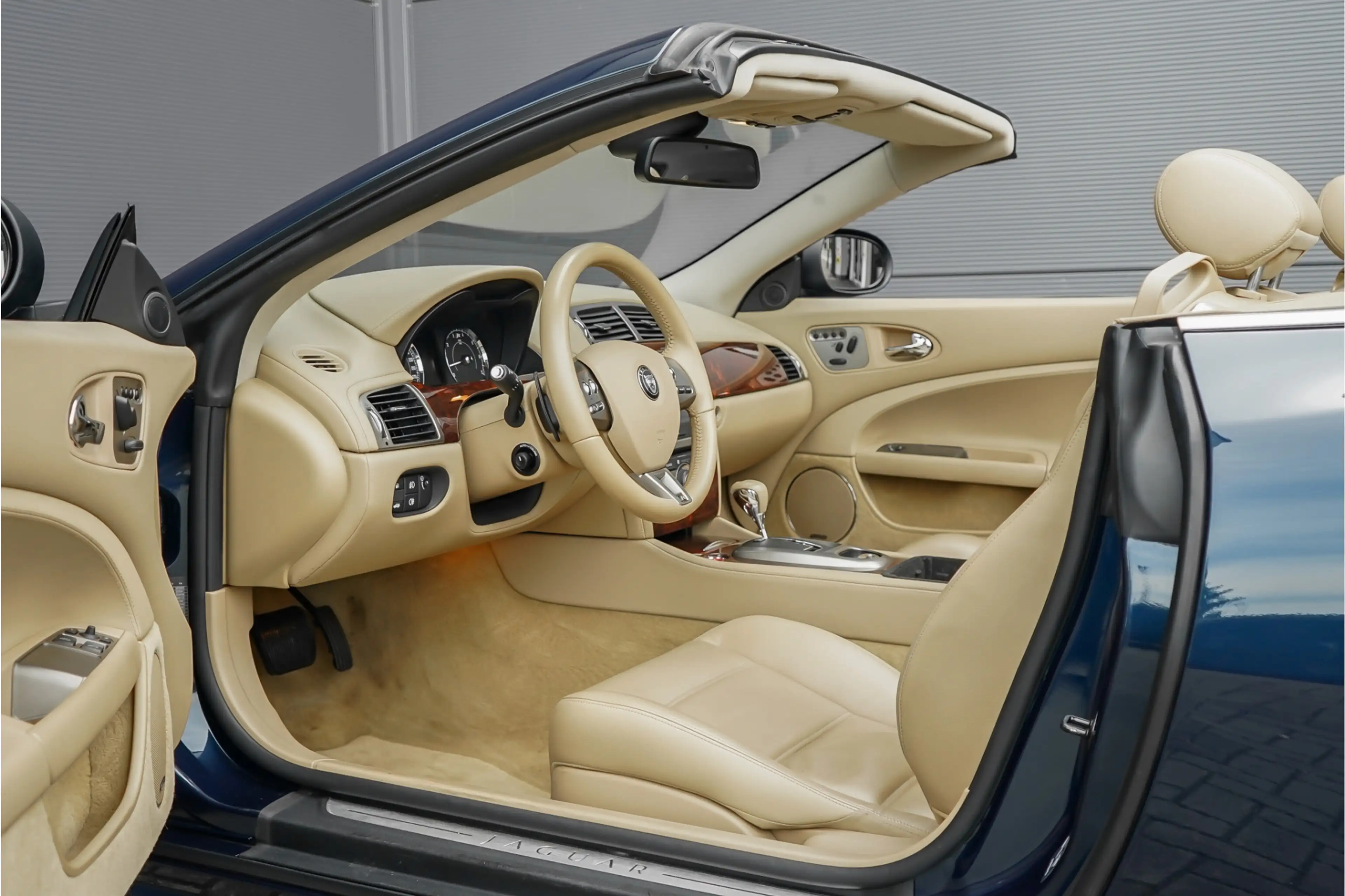 Jaguar XKR 4.2 V8 Convertible 417PK Indigo Blue NL Auto — photo 2