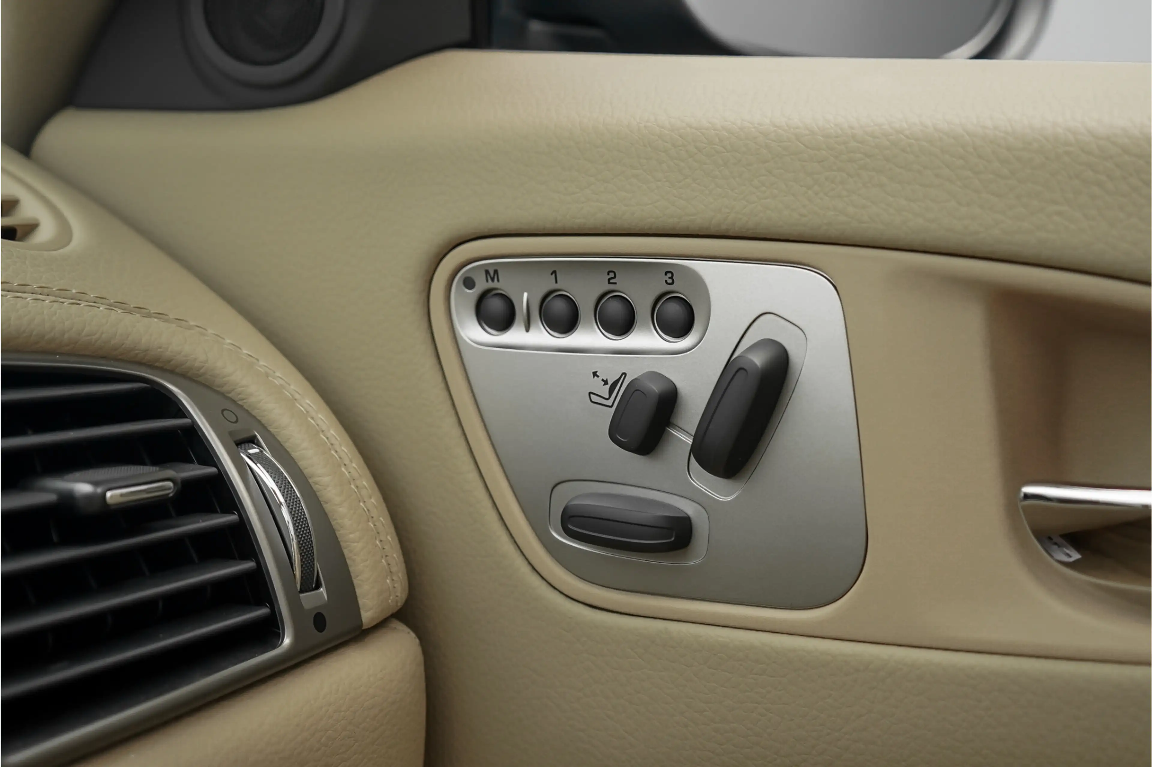 Jaguar XKR 4.2 V8 Convertible 417PK Indigo Blue NL Auto — photo 33