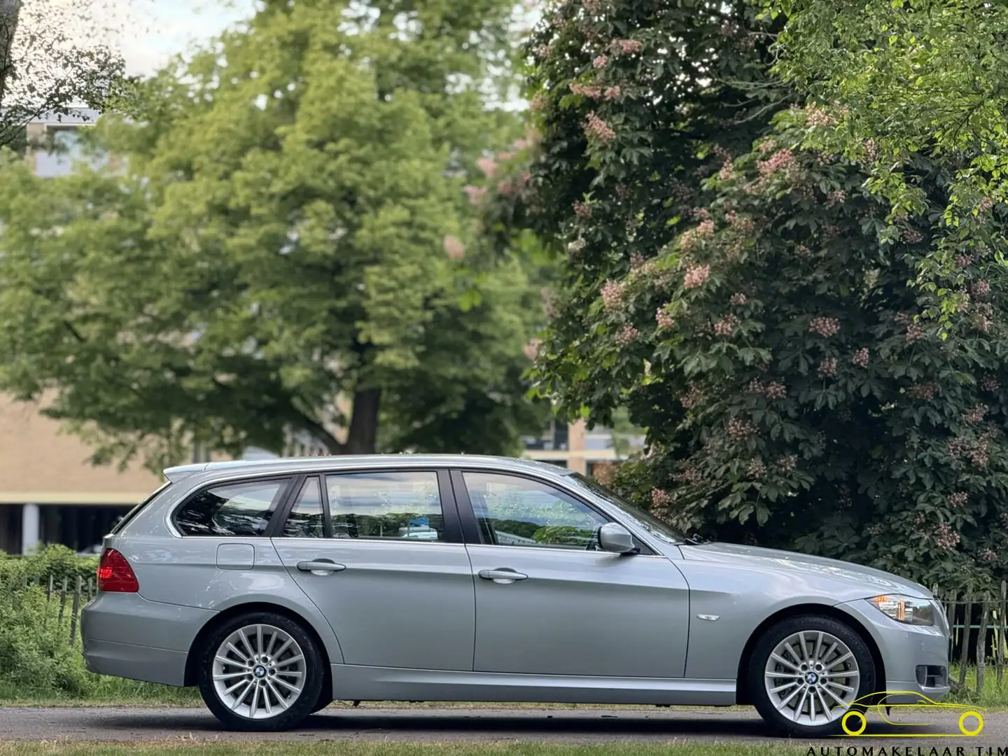 BMW 330 3-serie Touring 330i LCI / High Executive / Faceli Blau - 2