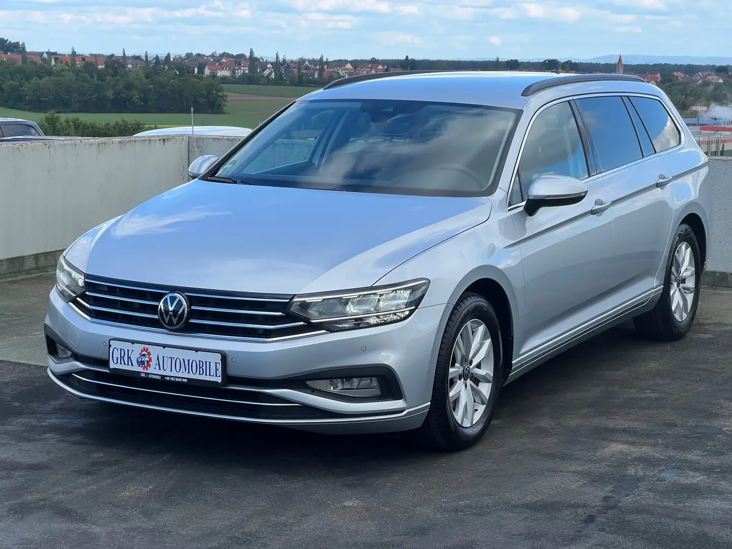 Volkswagen Passat 20TDI 150PS DSG Business LED Navi ACC AHK Silber - 2