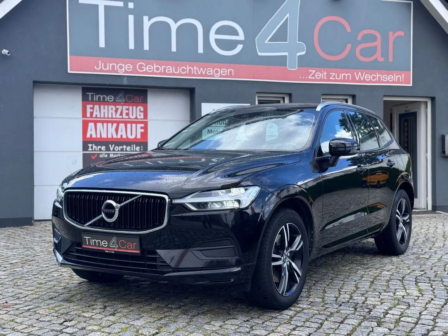 Volvo XC60 Momentum AWD Leder LED PDC Navi SHZ Schwarz - 1