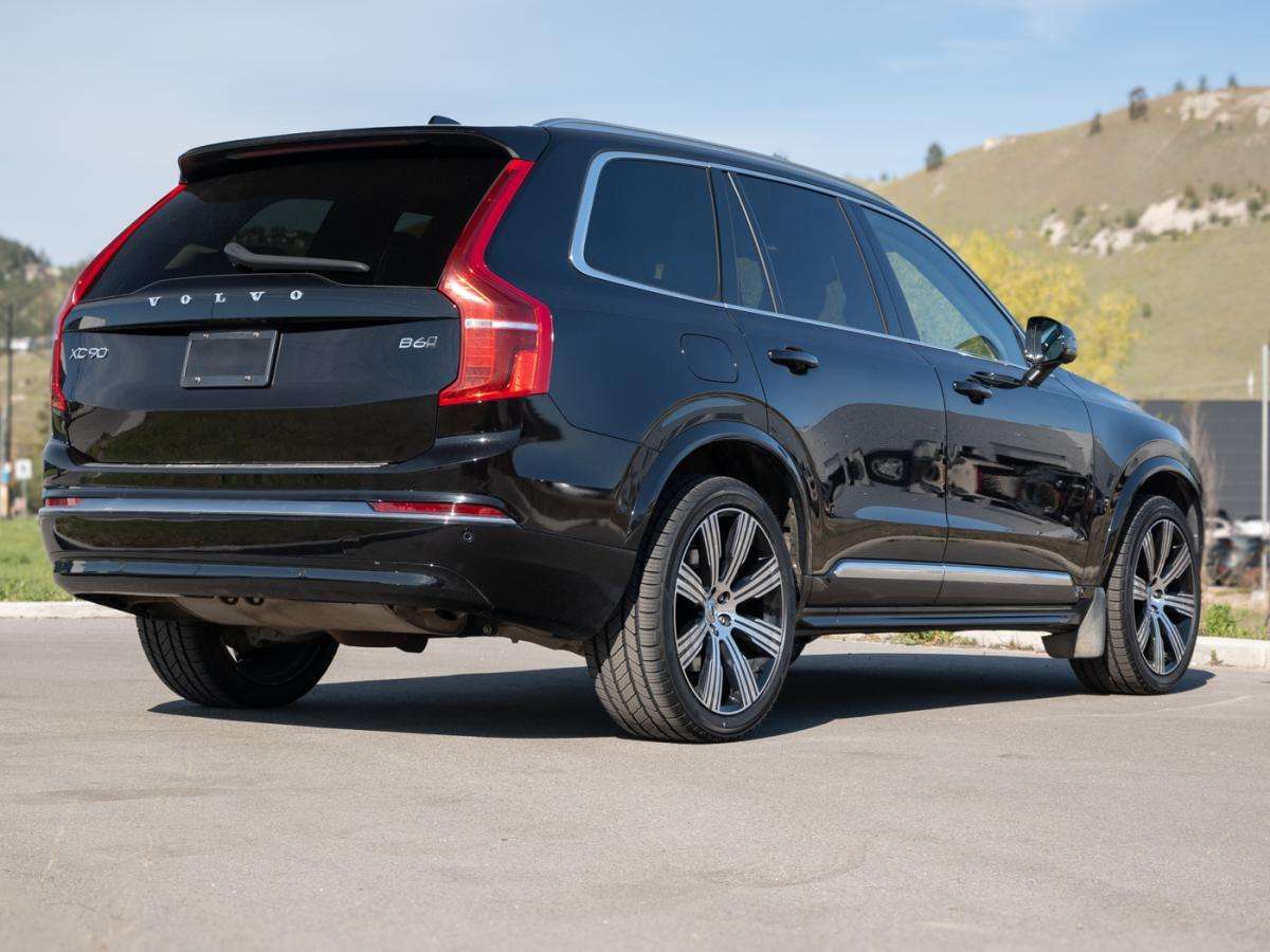2023 Volvo XC90 B6 AWD PLUS DARK THEME alt 2