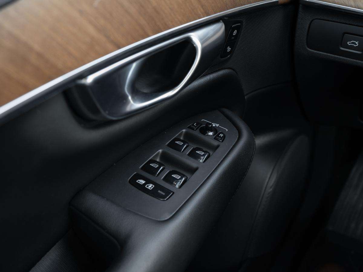 2023 Volvo XC90 B6 AWD PLUS DARK THEME thumb 15
