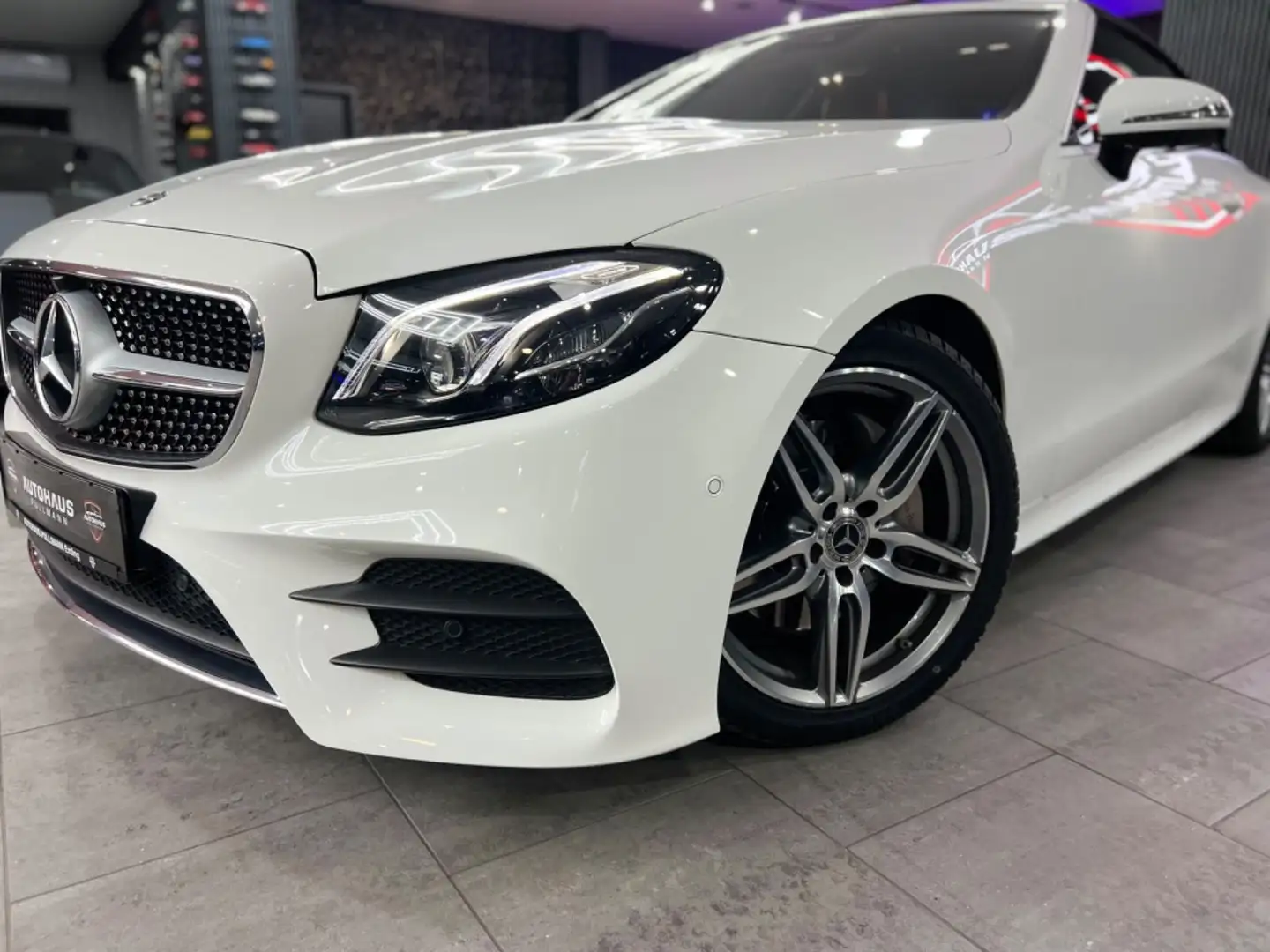 Mercedes-Benz E 220 Cabrio d AMG Line +MEMORYSITZE+360GRAD+ Blanc - 2