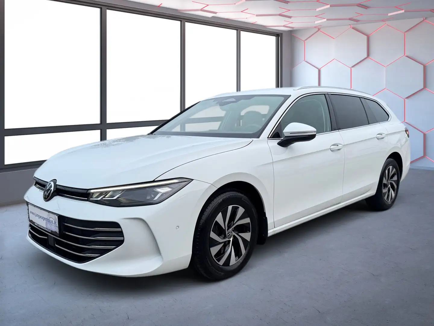 Volkswagen Passat Variant 1,5 eTSI MHEV Business DSG NP 52.471.- -37% Weiß - 1