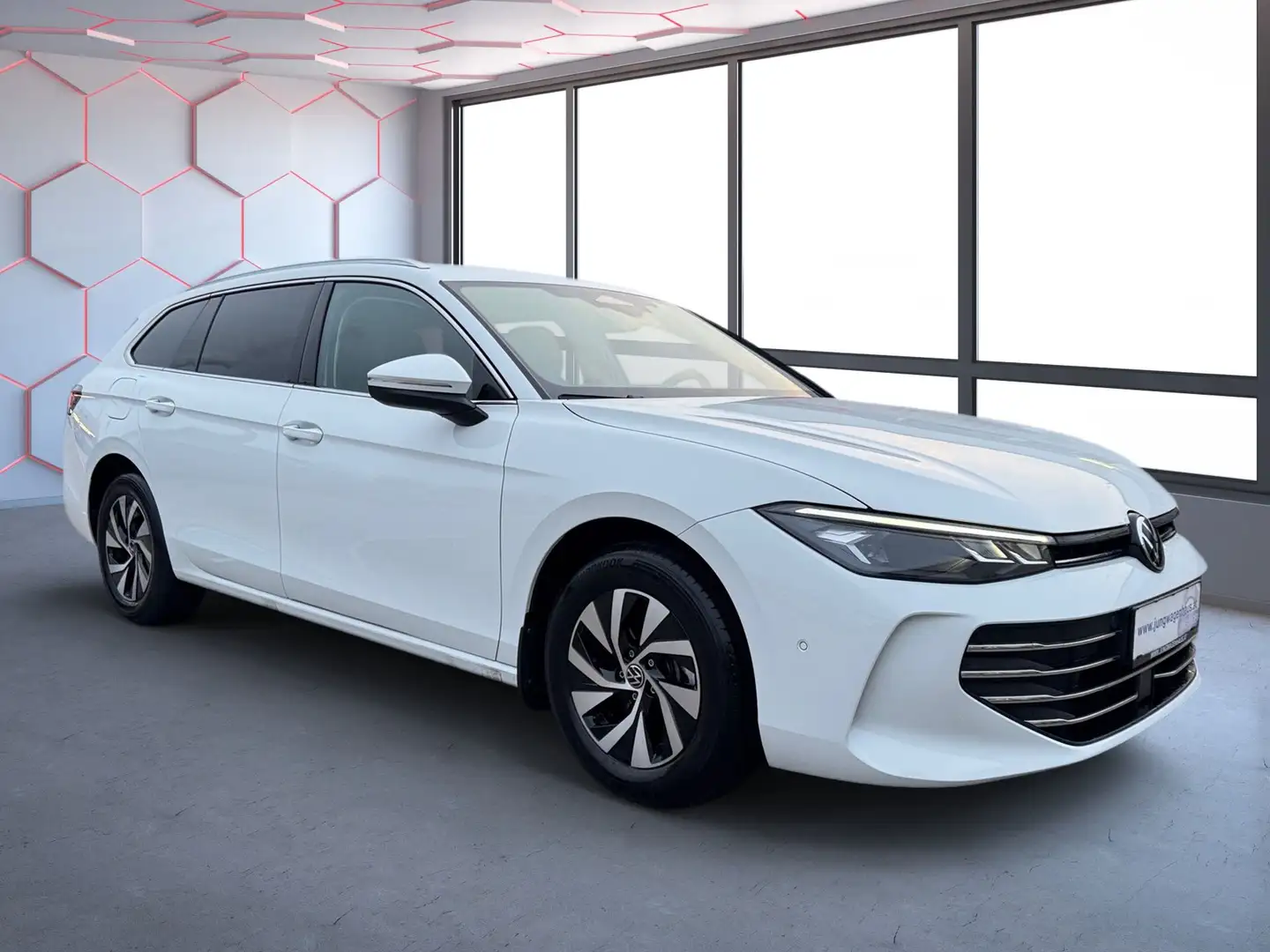 Volkswagen Passat Variant 1,5 eTSI MHEV Business DSG NP 52.471.- -37% Weiß - 2