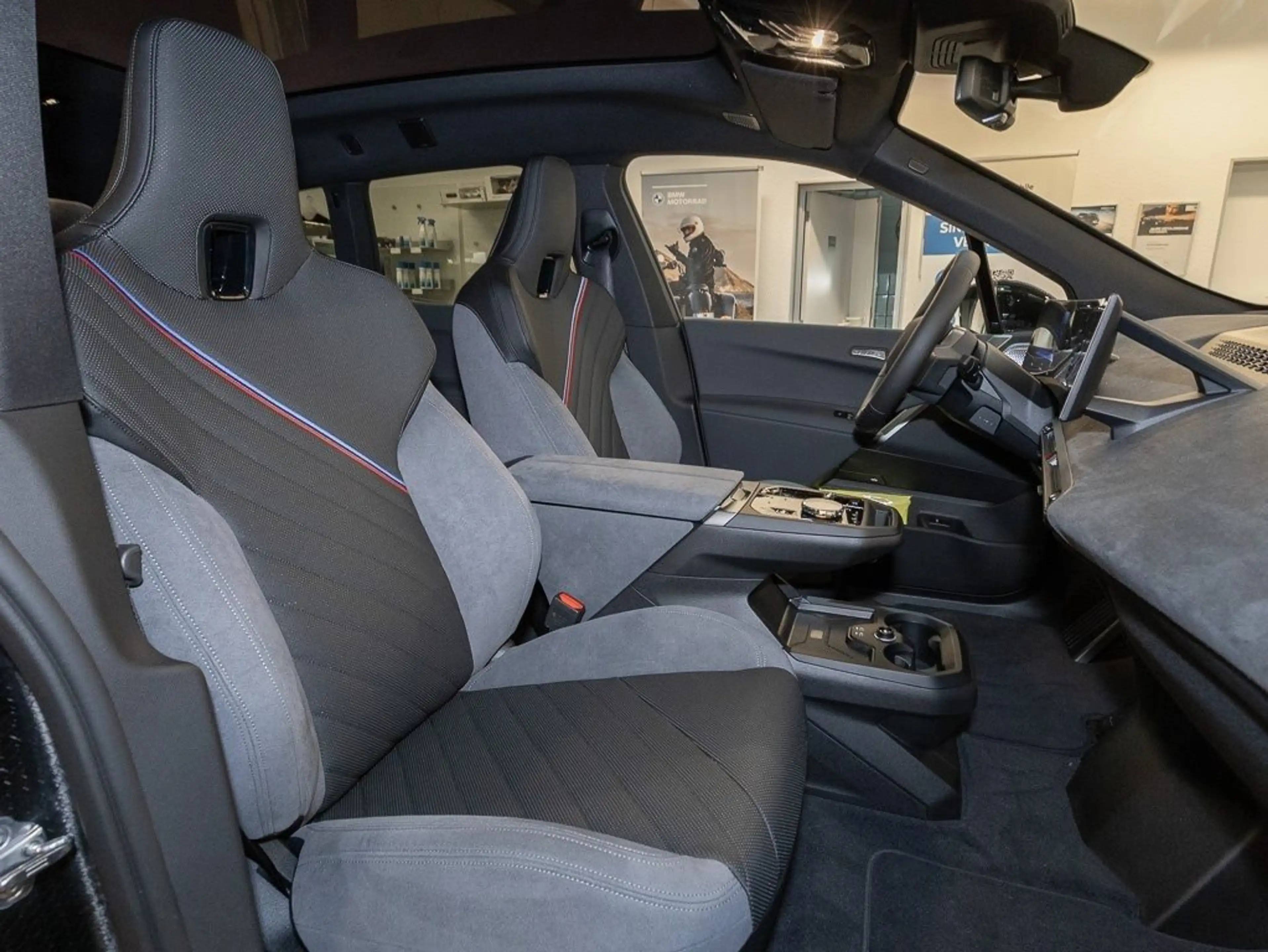 BMW iX M70 xDrive M Sport HUD PANO ACC AHK RFK NAVI — photo 11