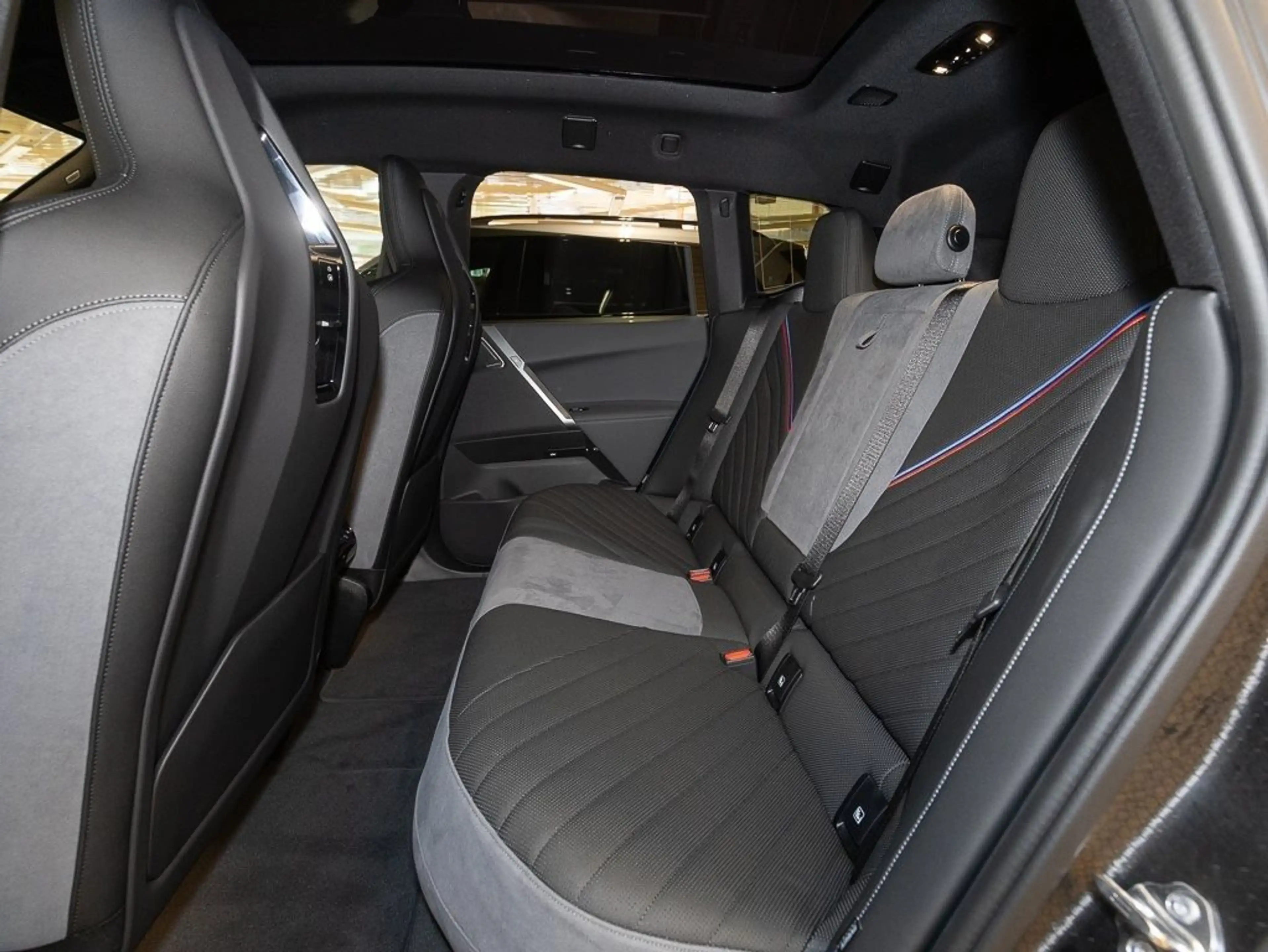 BMW iX M70 xDrive M Sport HUD PANO ACC AHK RFK NAVI — photo 12