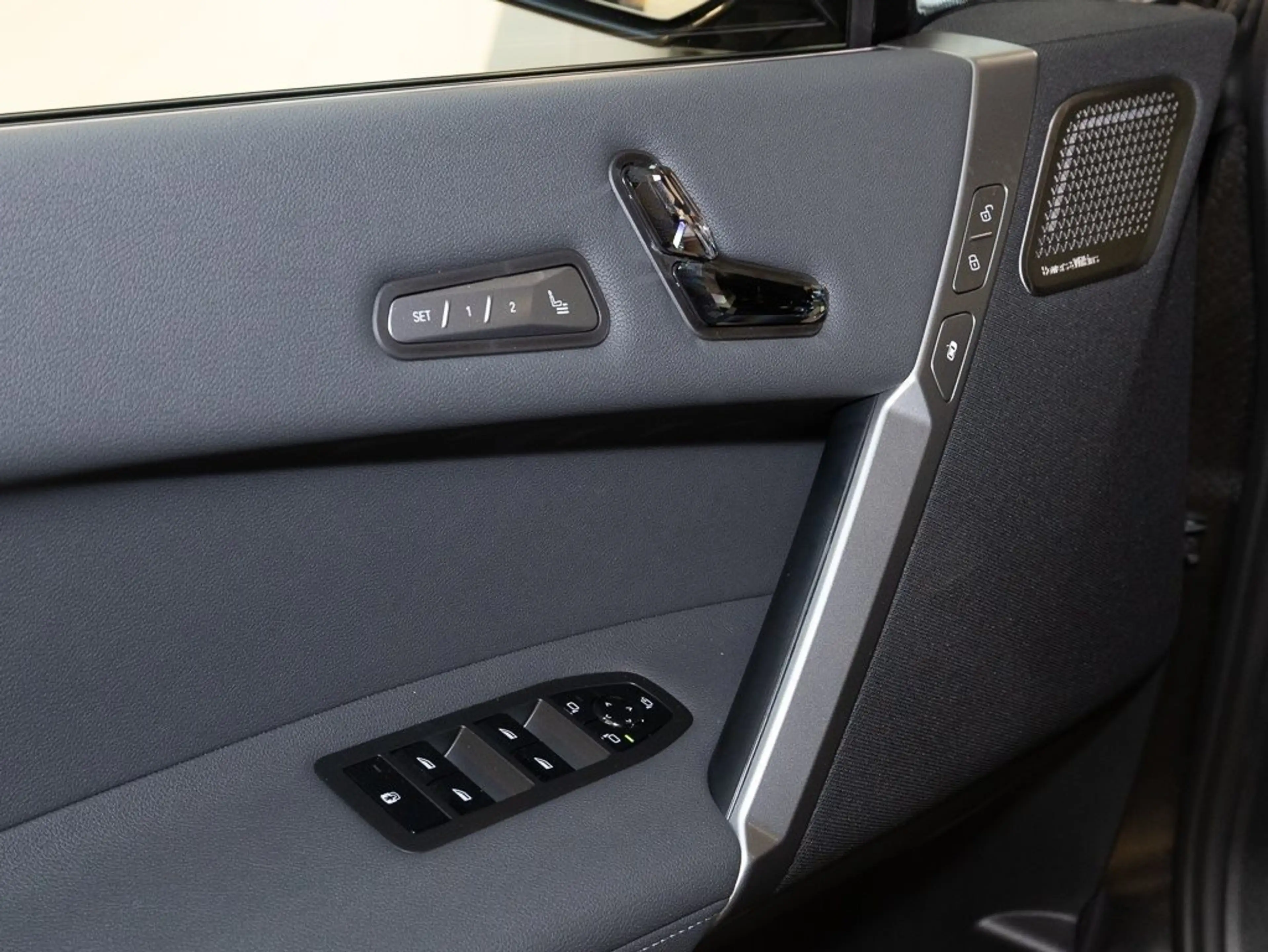 BMW iX M70 xDrive M Sport HUD PANO ACC AHK RFK NAVI — photo 5