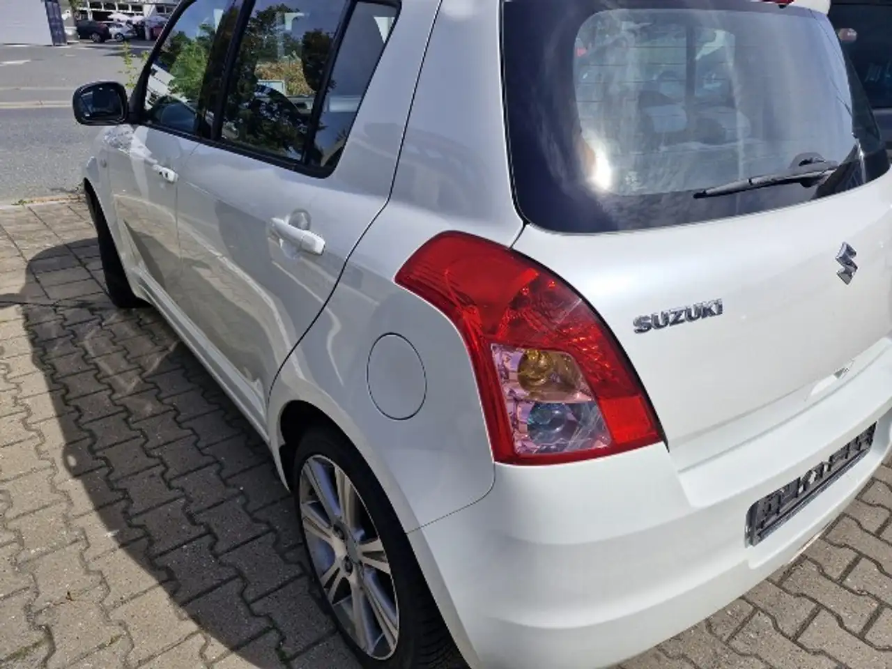 Suzuki Swift 1,3 Black and white — photo 4