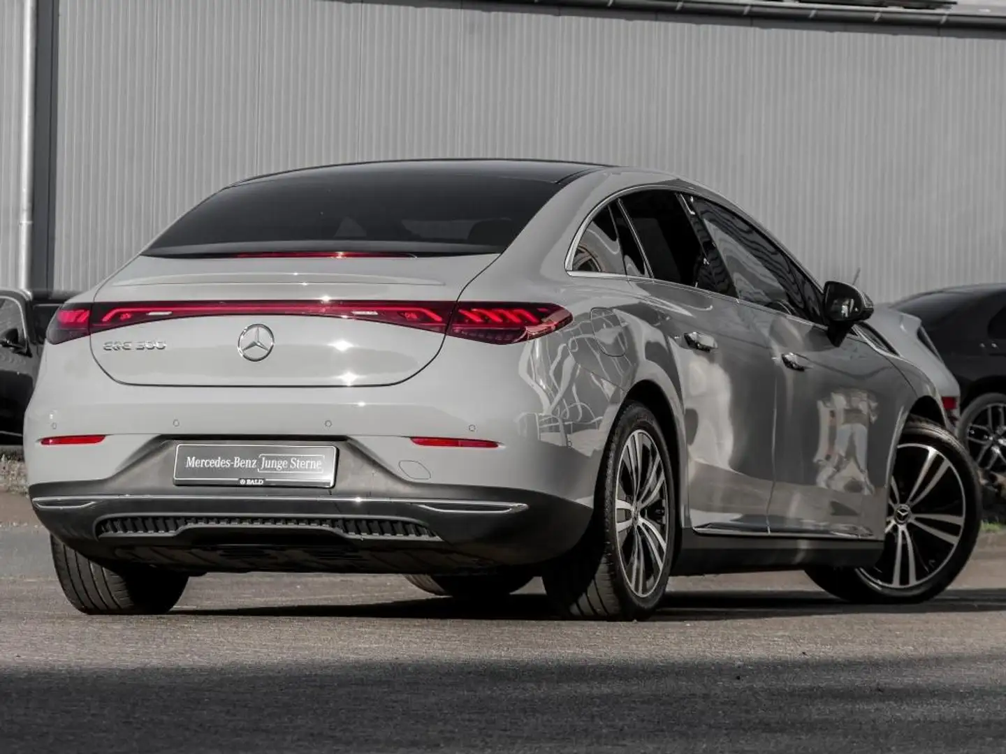 Mercedes-Benz EQE 300 Elect-Art/AIRM/Pano/Digital/360/Memo/19" Grijs - 2