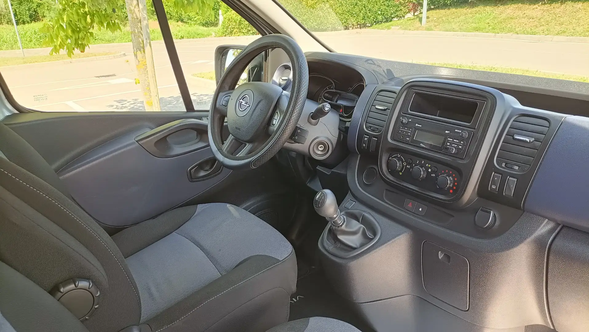 Opel Vivaro - 1
