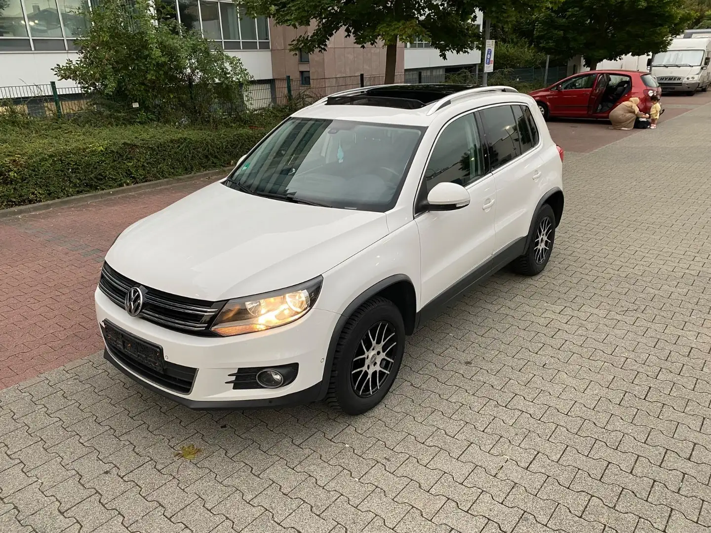 Volkswagen Tiguan 2.0 TDI 125kW 4MOTION/Pano/Navi/TÜV NEU Blanc - 1