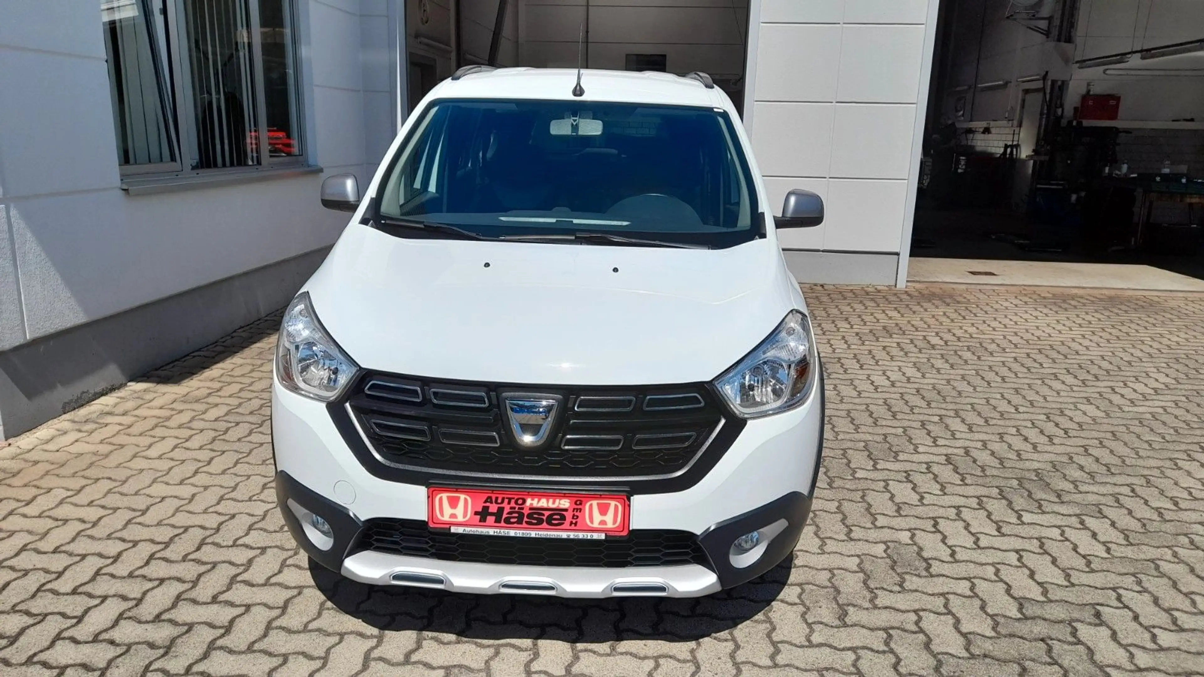 Dacia Lodgy Stepway TCe 130, Navi, AHK, Tempomat — photo 4