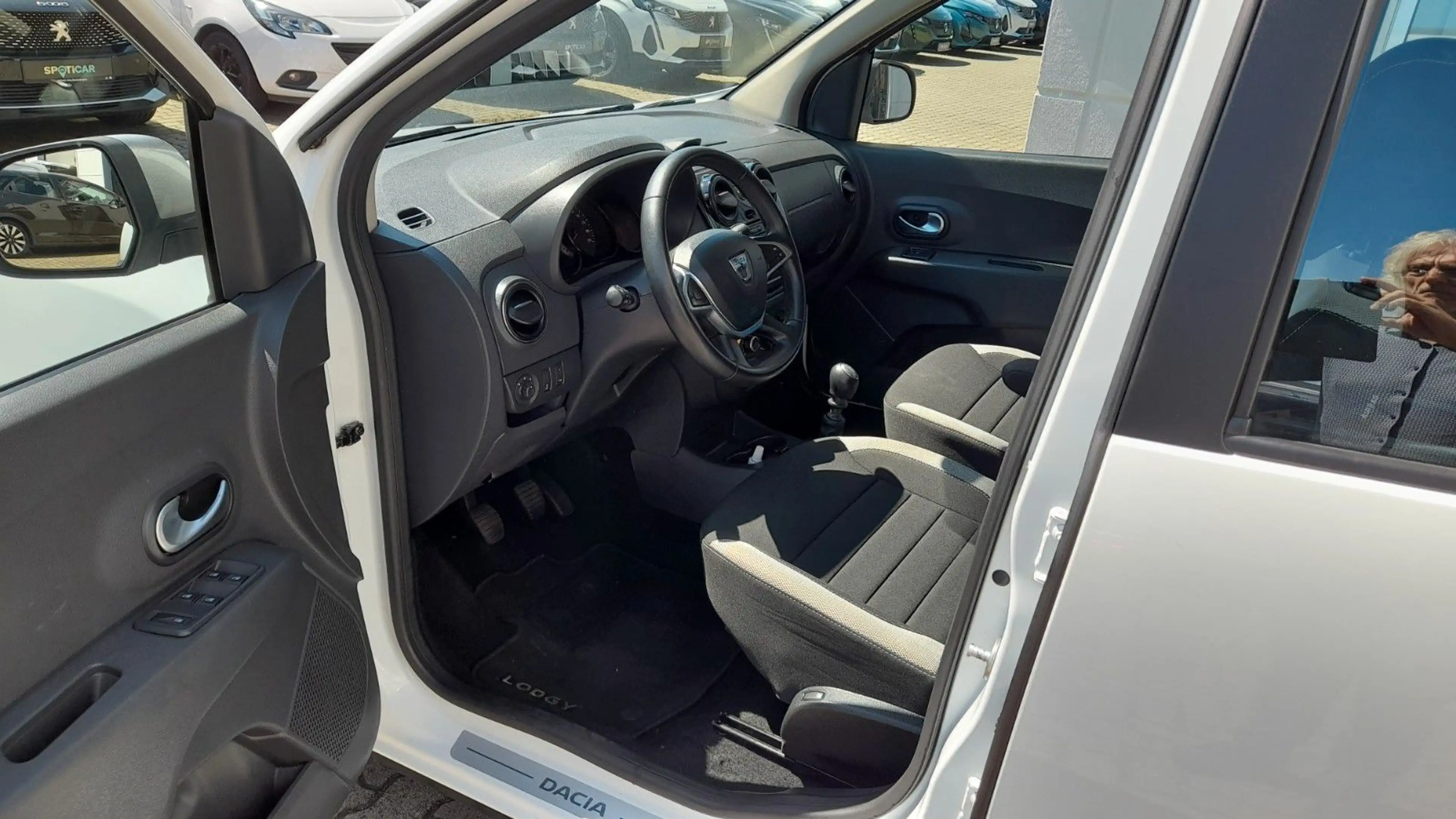 Dacia Lodgy Stepway TCe 130, Navi, AHK, Tempomat — photo 13
