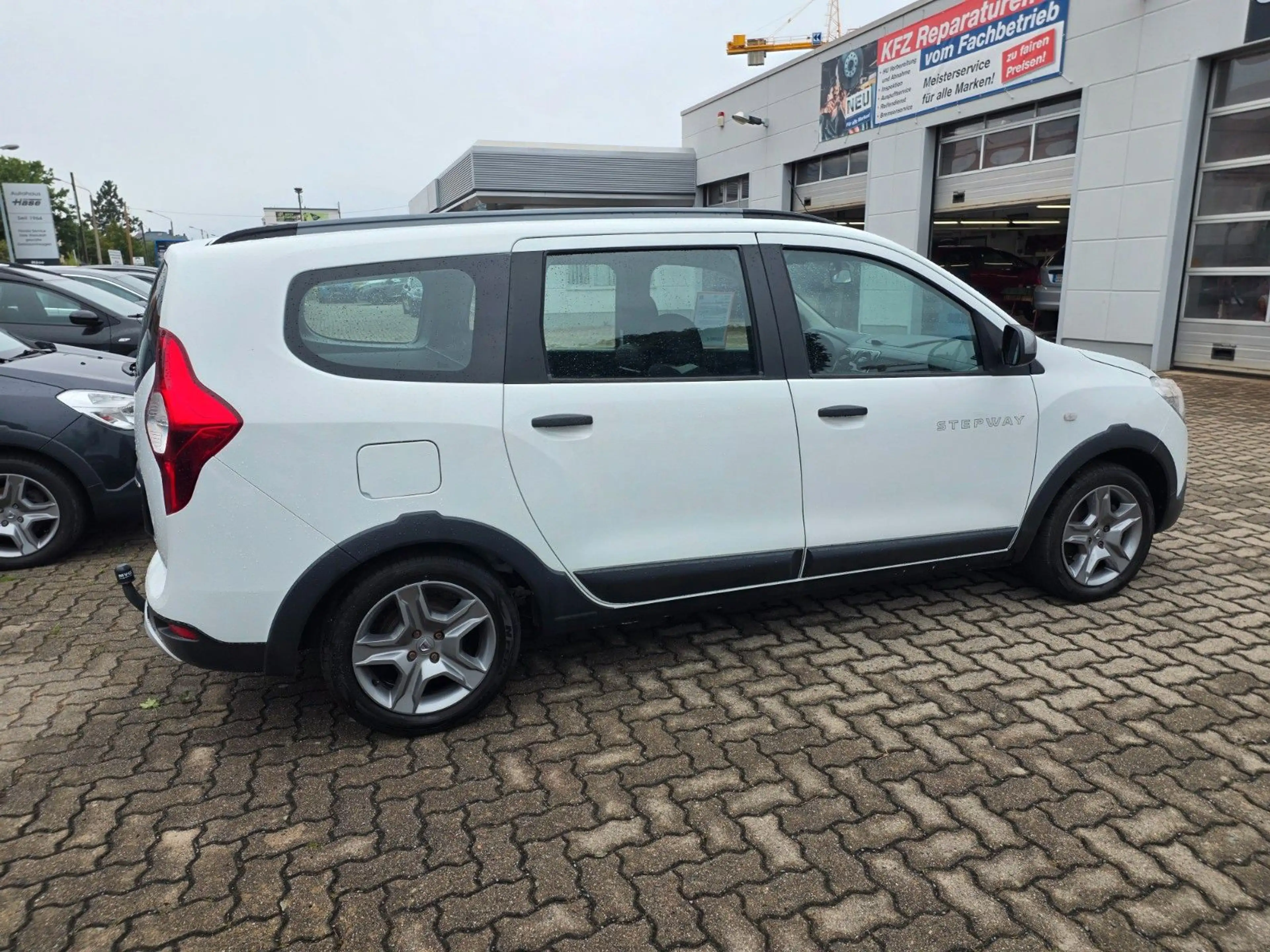Dacia Lodgy Stepway TCe 130, Navi, AHK, Tempomat — photo 3