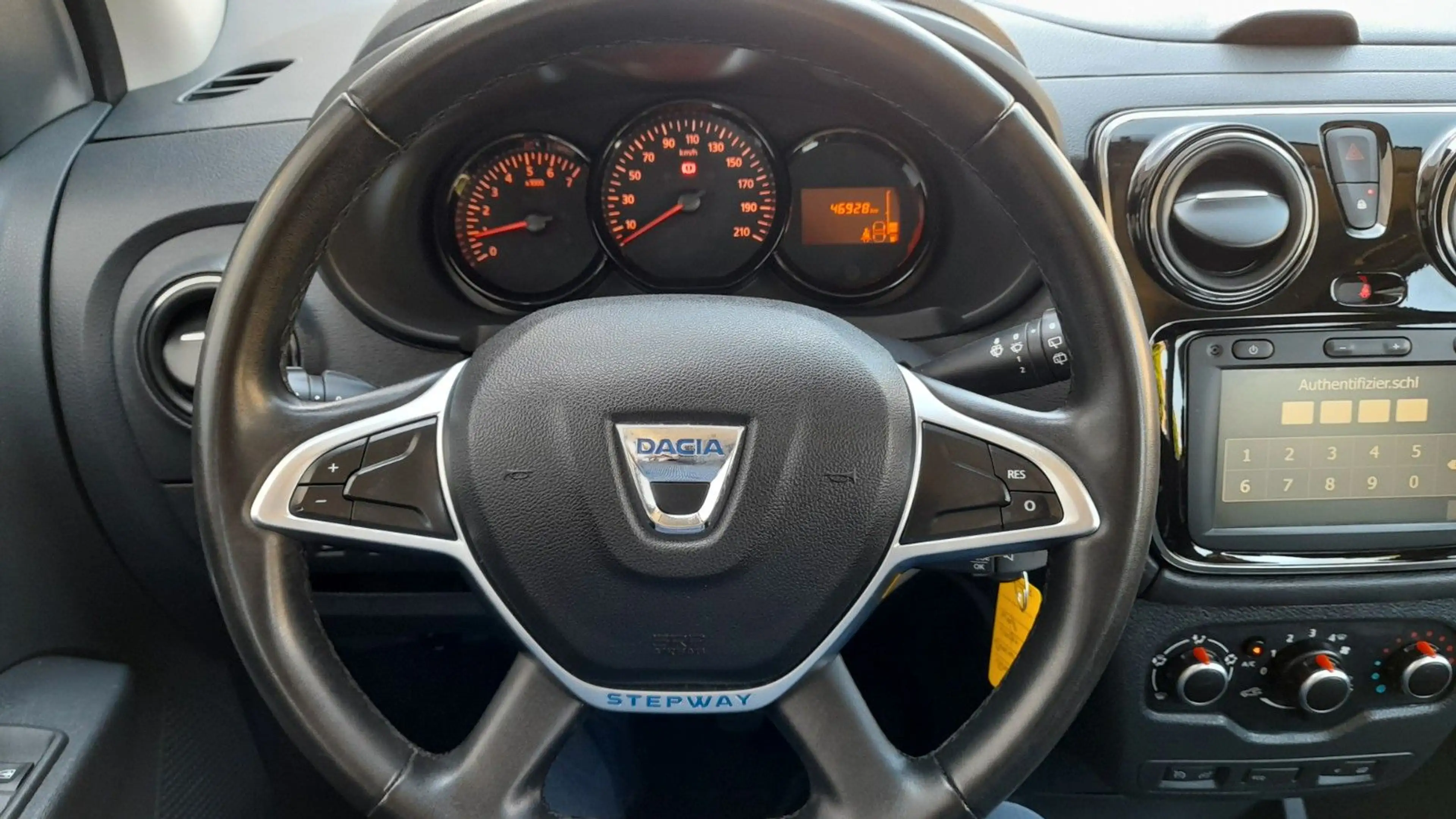 Dacia Lodgy Stepway TCe 130, Navi, AHK, Tempomat — photo 14