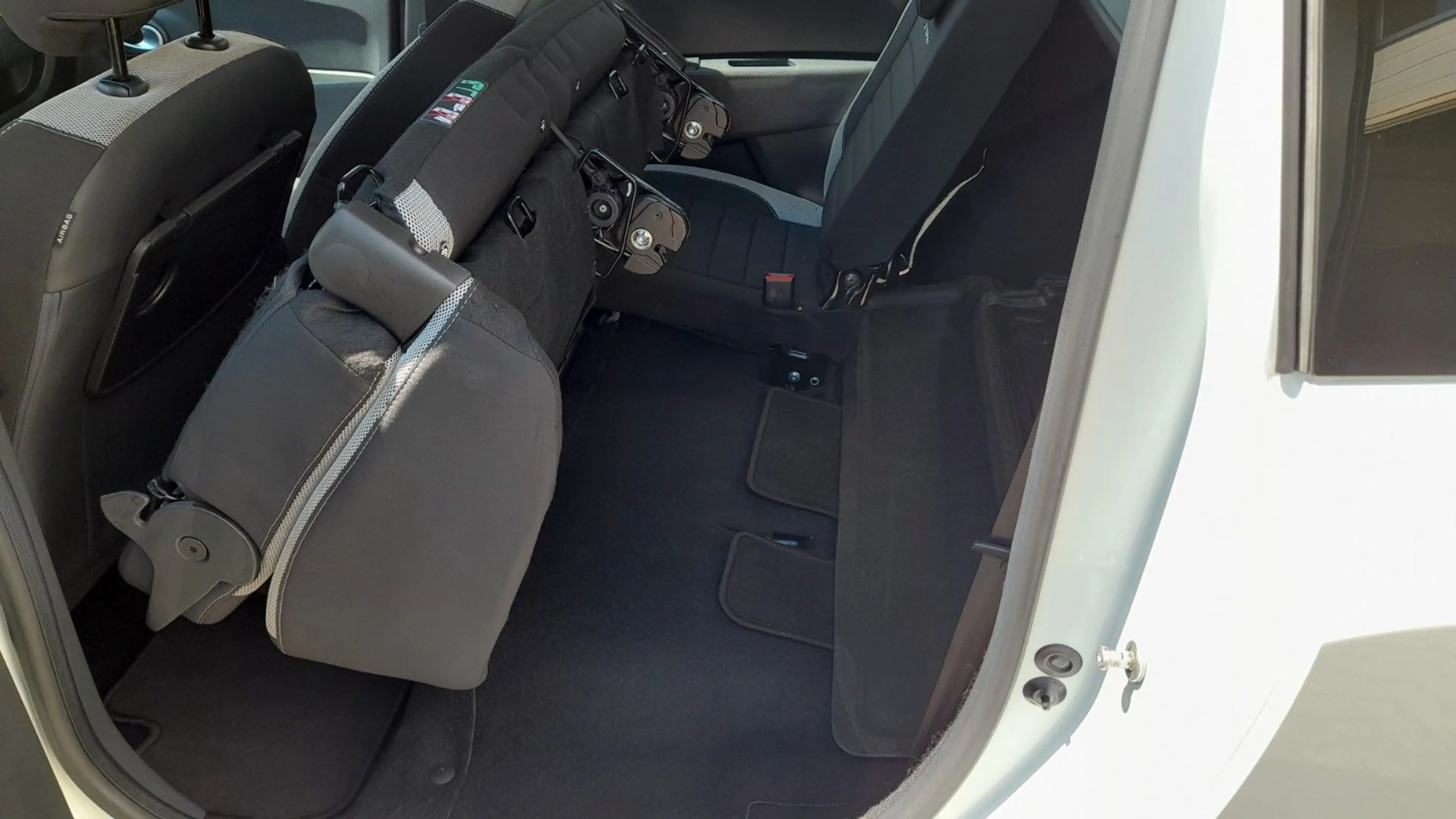 Dacia Lodgy Stepway TCe 130, Navi, AHK, Tempomat — photo 12