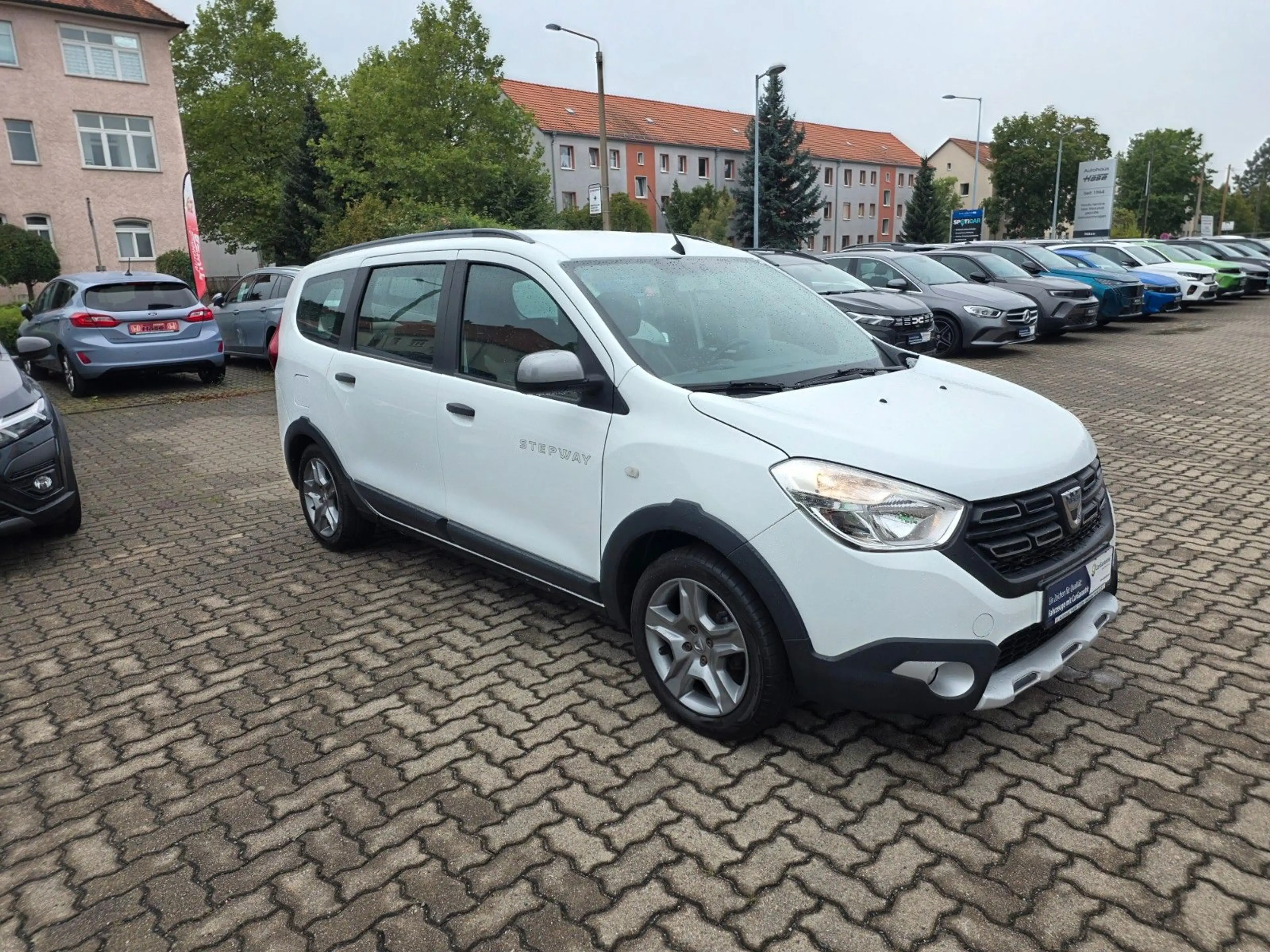 Dacia Lodgy Stepway TCe 130, Navi, AHK, Tempomat — photo 5