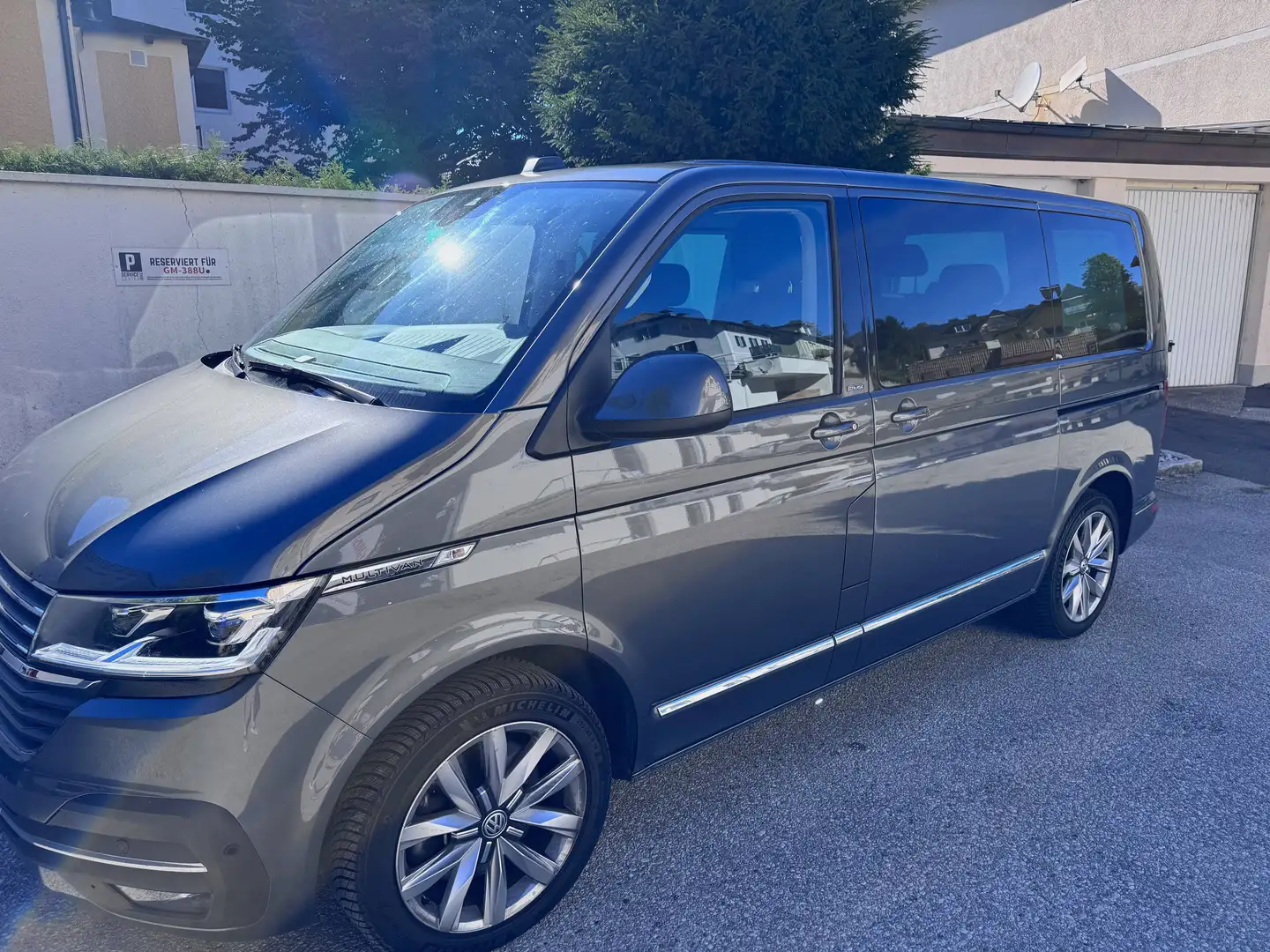 Volkswagen T6.1 Multivan Cruise Grau - 2
