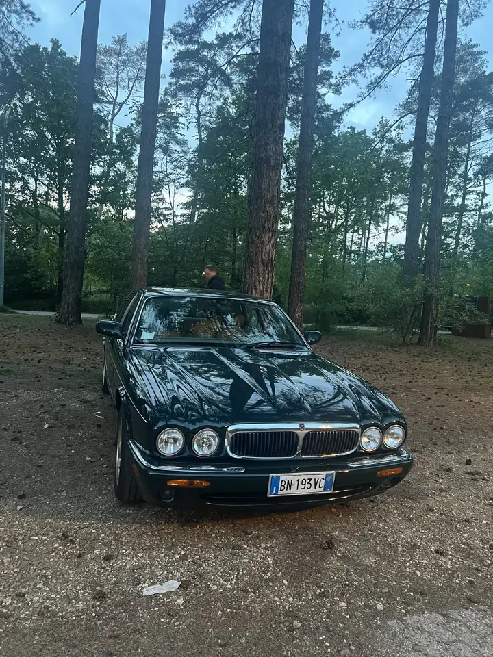 Jaguar XJ8