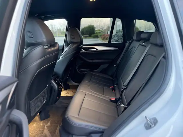 BMW X3 view 8