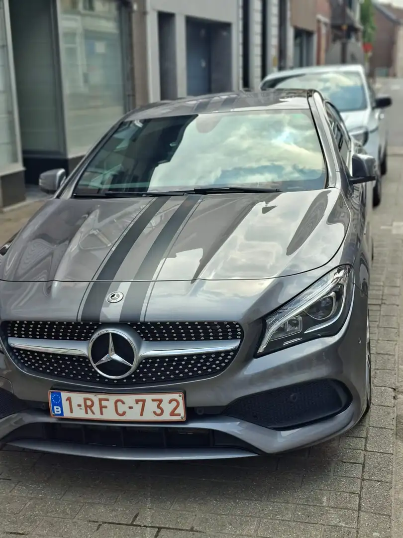 Mercedes-Benz CLA 200 d AMG Line Grijs - 1