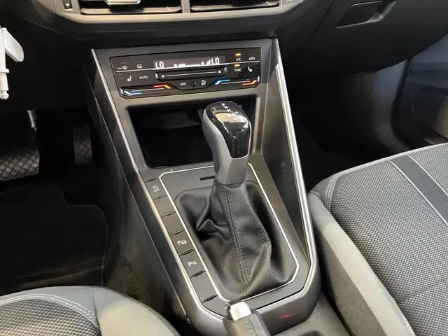 Volkswagen Polo view 9