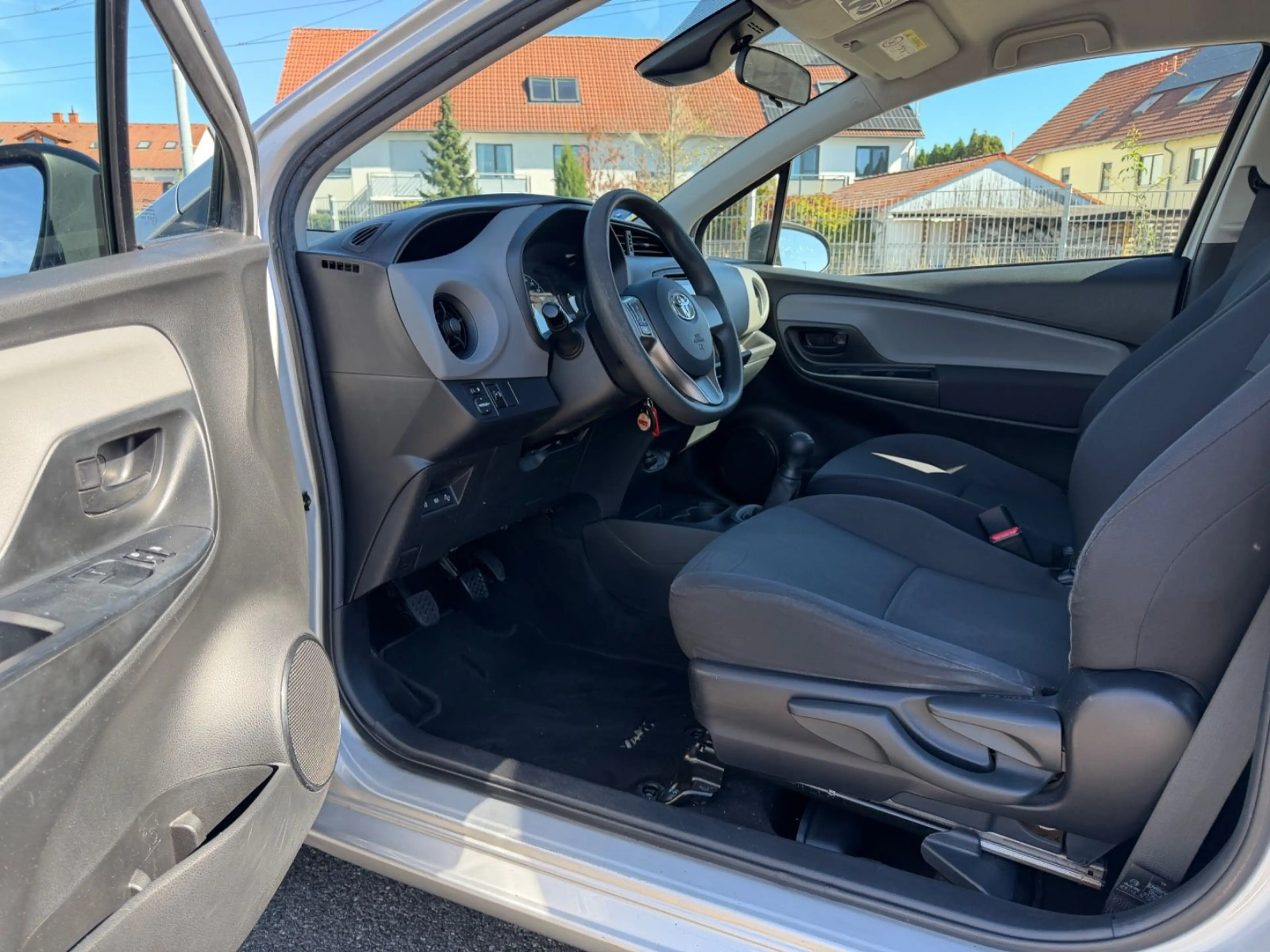 Toyota Yaris Basis * 1.Hand, Klima, Spurhalte, * — photo 9