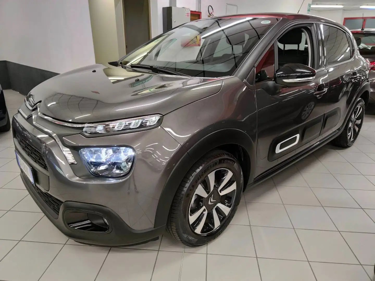 Citroen C3 1.2 83cv Max + Car Play "SUPER PROMO" Grijs - 1