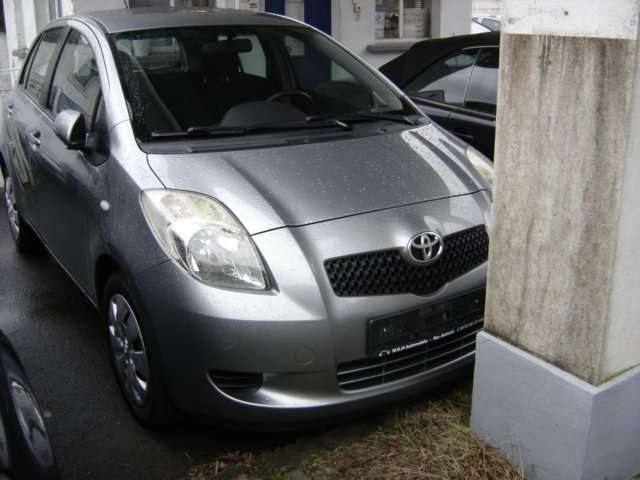 Second hand Toyota Yaris 1.0