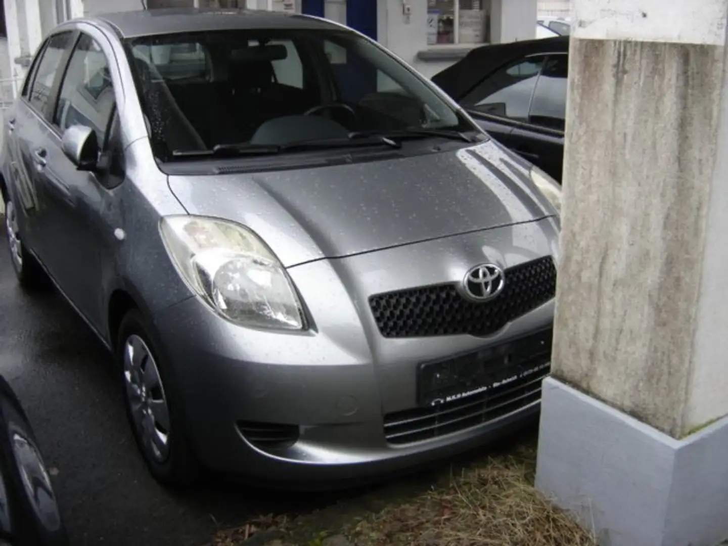 Toyota Yaris Grau - 1