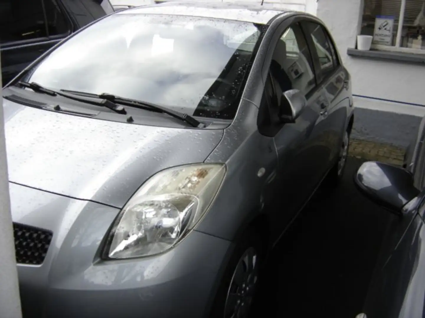 Toyota Yaris Grau - 2