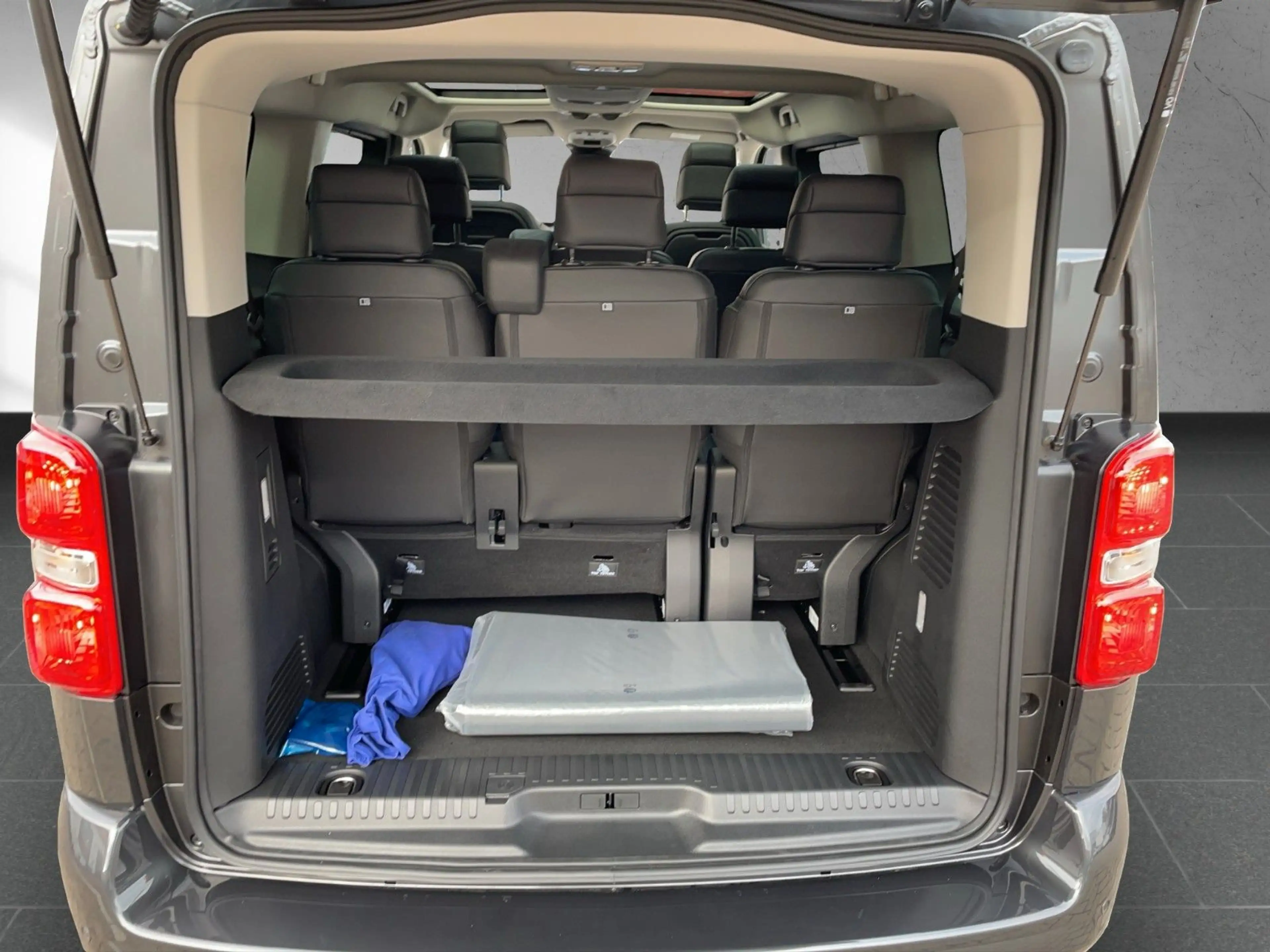 Peugeot Traveller 2.2 BlueHDi Pano/Leder,sofort lieferb. — photo 13