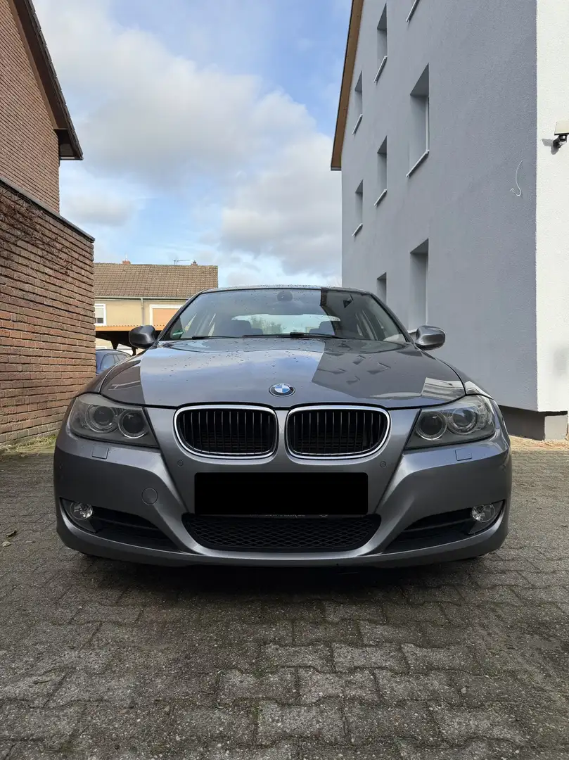 BMW 320 320d Grau - 2