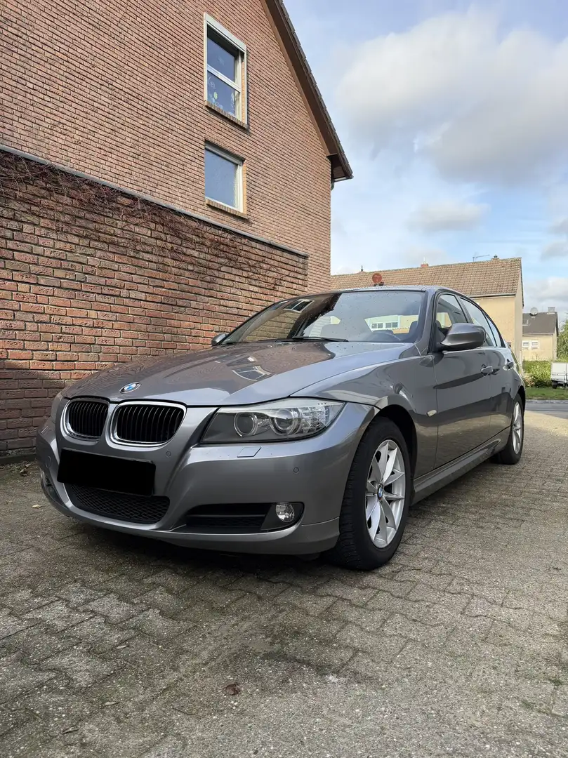 BMW 320 320d Grau - 1