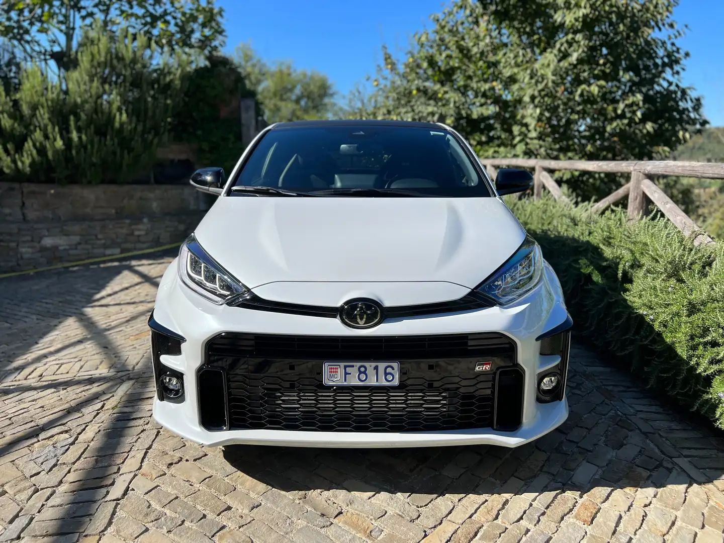 Toyota Yaris GR CIRCUIT Blanc - 2
