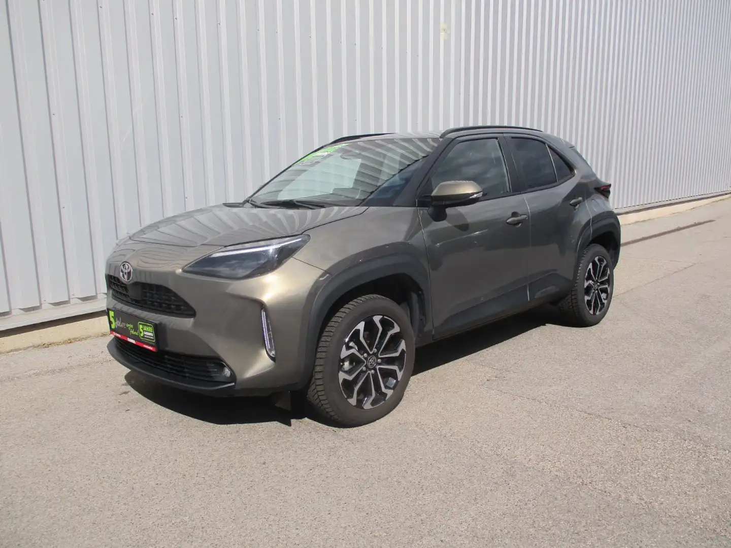 Toyota Yaris Cross 1.5 VVT-i Hybrid Active Drive Aut. Braun - 2