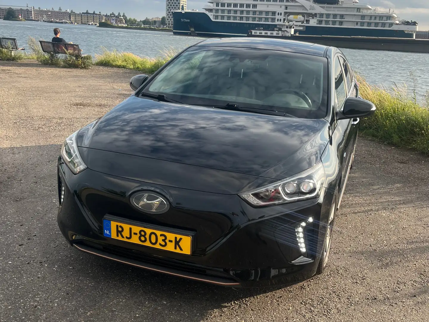 Hyundai IONIQ IONIQ Premium EV Zwart - 2