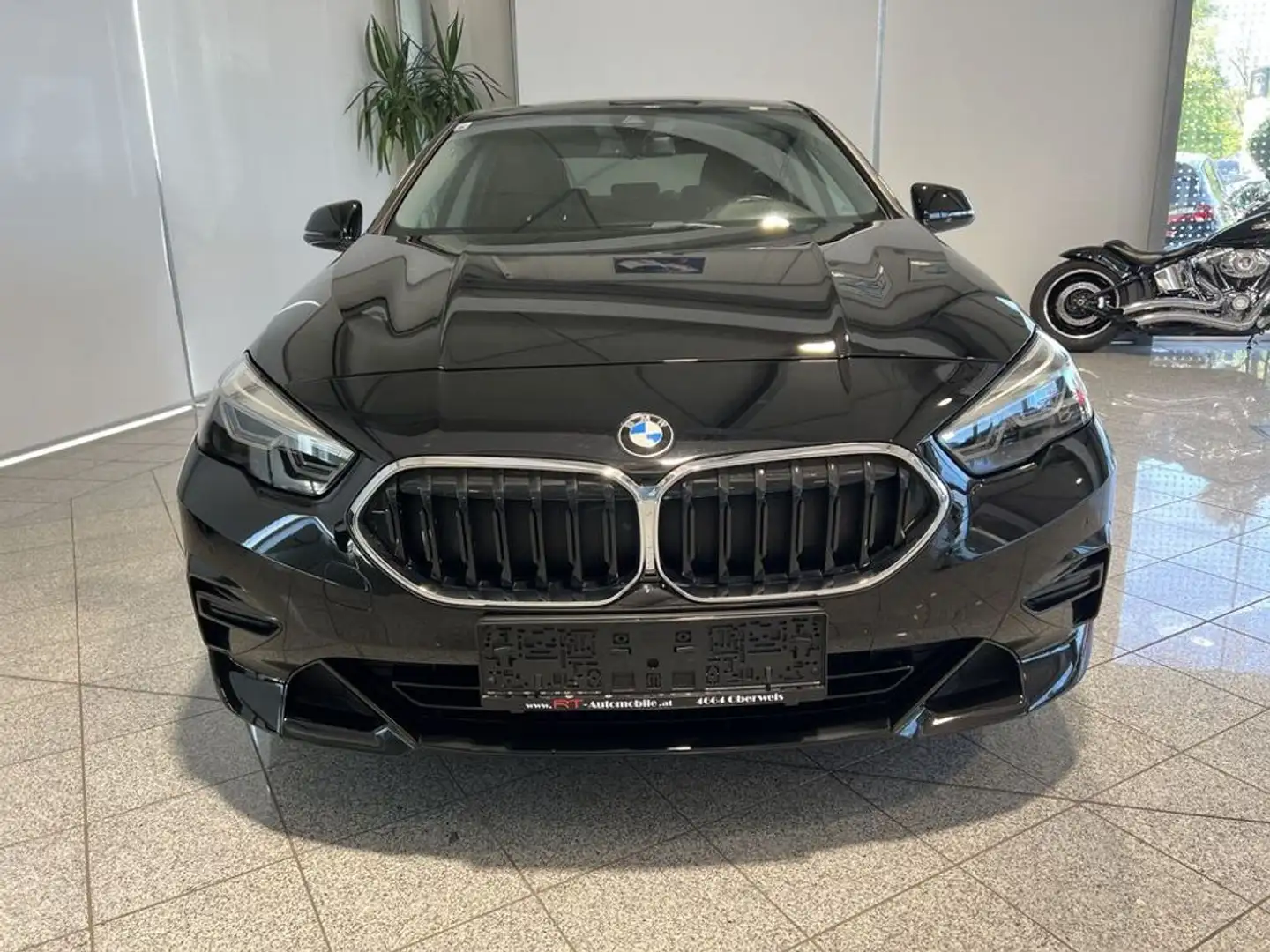 BMW 218 i Sport Line Schwarz - 2