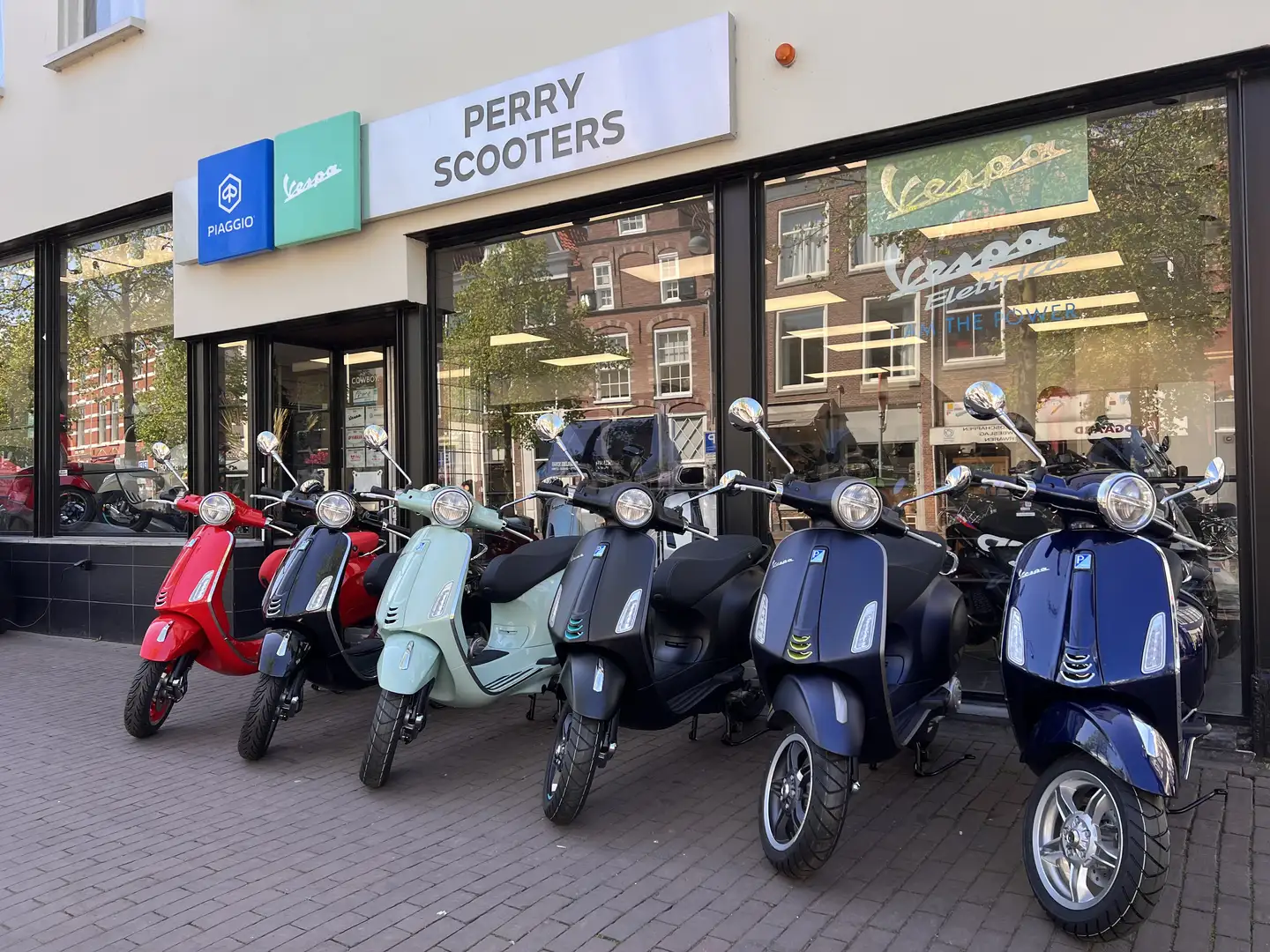Vespa Primavera VESPA PRIMAVERA 2025 EURO5+ 0KM SUPER-DEAL NIEUW! - 2