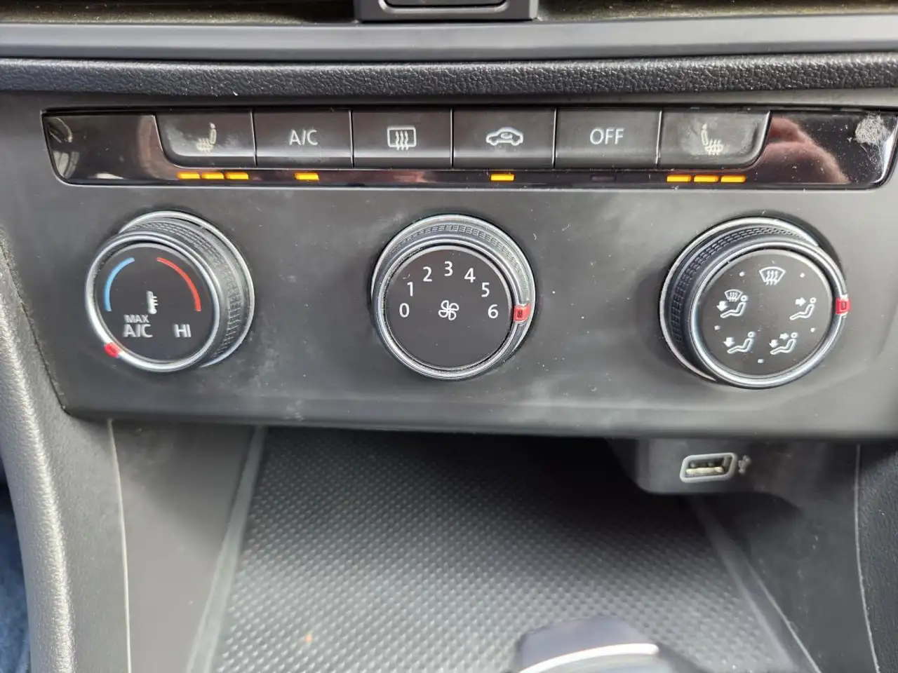 Volkswagen Jetta снимка Volkswagen Jetta