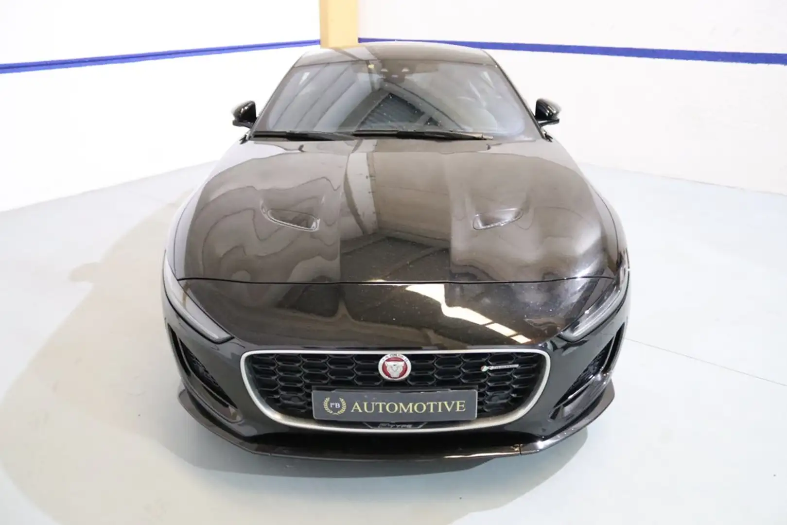 Jaguar F-Type 2.0 I4 300PS RWD Auto R-Dynamic Zwart - 2