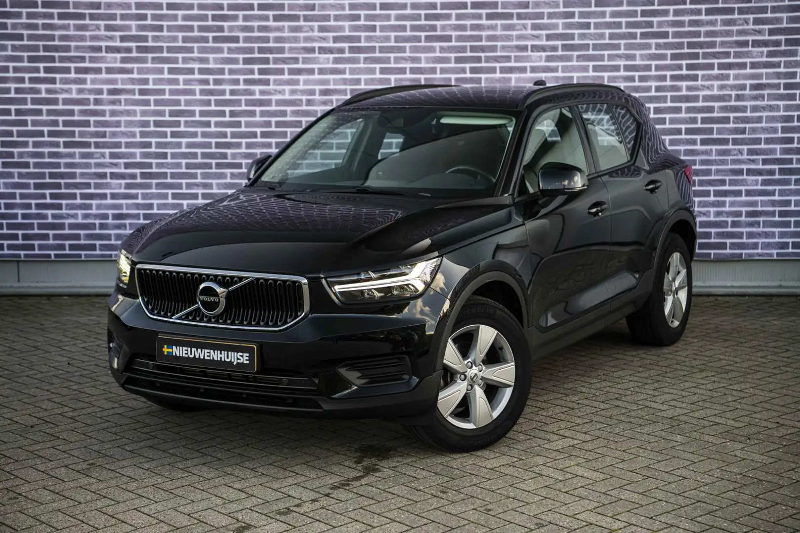 Volvo XC40 1.5 T2 Momentum Core | Cruise Control | Navigatie Schwarz - 2