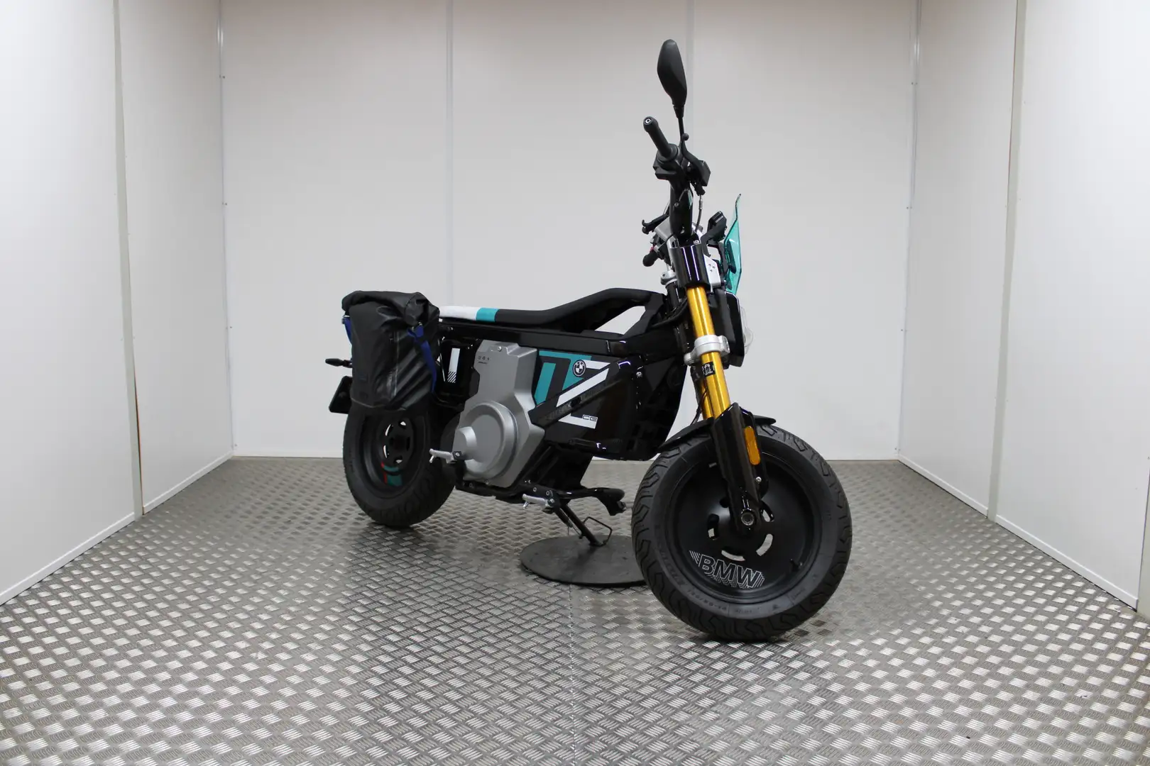 BMW CE 02 AM Cosmic black 2 Bromscooter 45km/h BTW Voertuig Noir - 2
