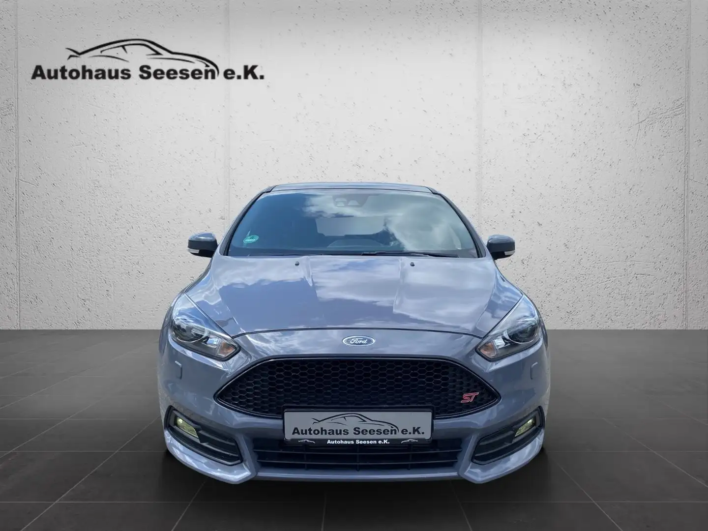 Ford Focus Lim. ST *Recaro*Navi*Sitzheizung* Grau - 2