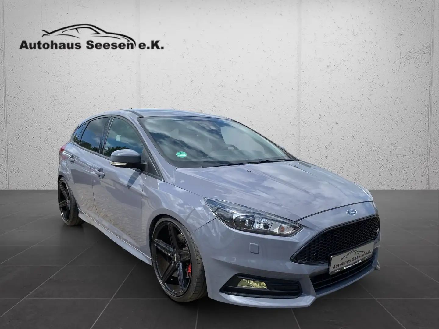 Ford Focus Lim. ST *Recaro*Navi*Sitzheizung* Grau - 1