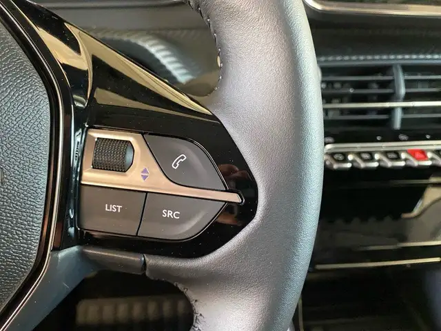 Peugeot 208 view 14