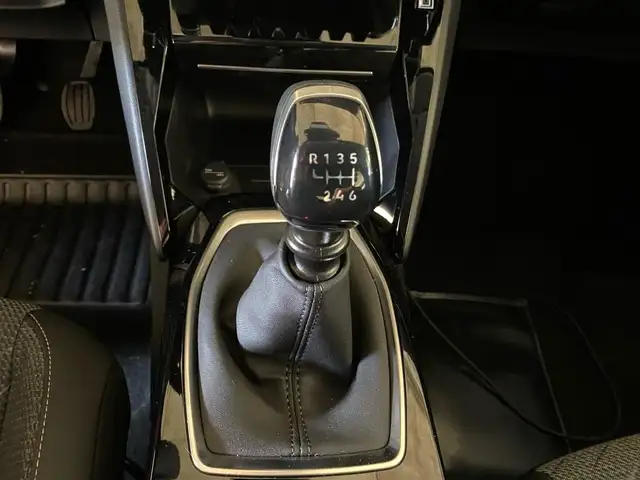 Peugeot 208 view 12